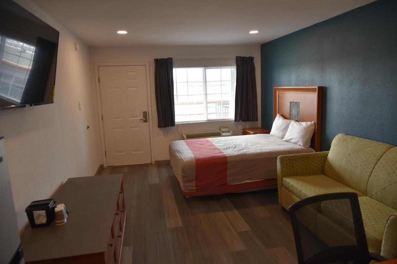 Town Place Studio Apartment Snyder ภายนอก รูปภาพ