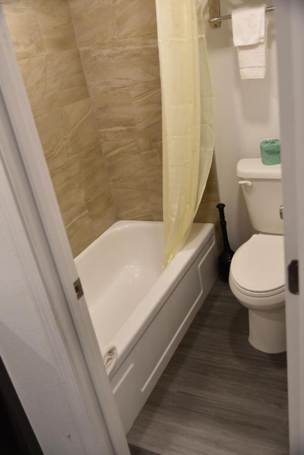 Town Place Studio Apartment Snyder ภายนอก รูปภาพ