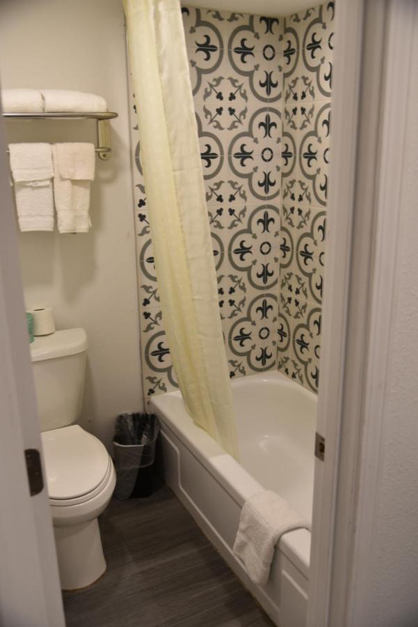 Town Place Studio Apartment Snyder ภายนอก รูปภาพ