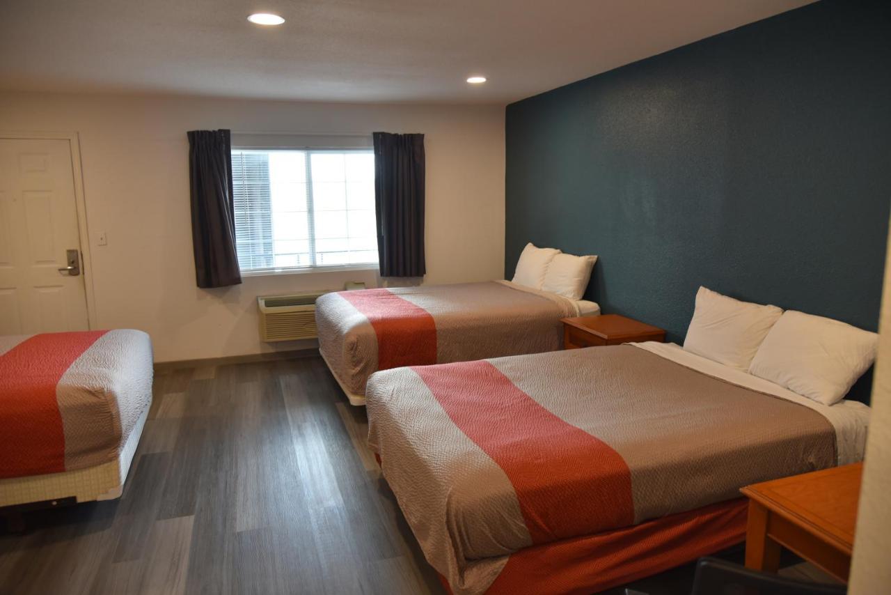 Town Place Studio Apartment Snyder ภายนอก รูปภาพ