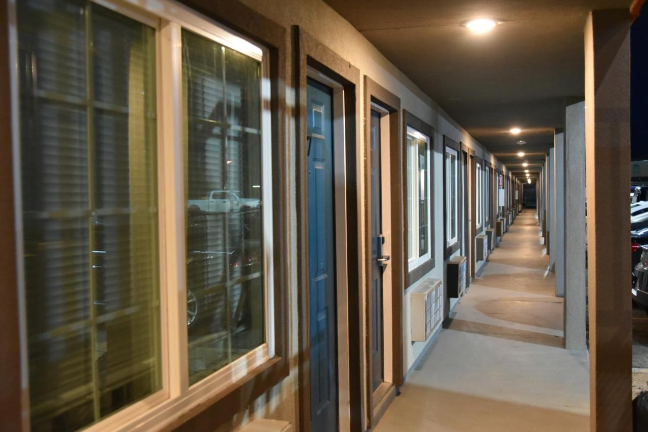 Town Place Studio Apartment Snyder ภายนอก รูปภาพ