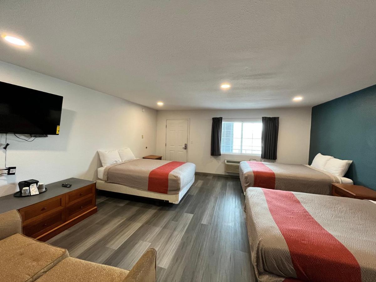 Town Place Studio Apartment Snyder ภายนอก รูปภาพ
