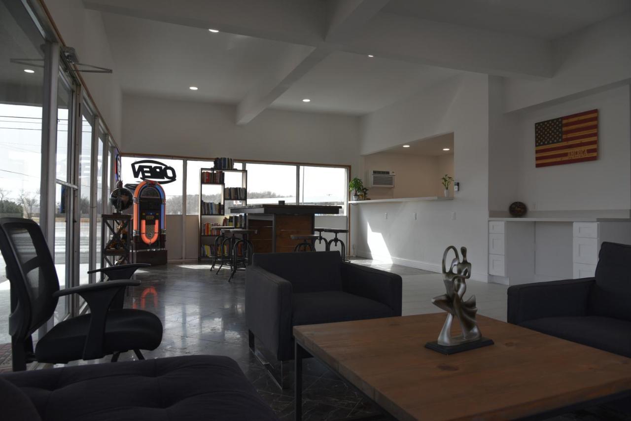 Town Place Studio Apartment Snyder ภายนอก รูปภาพ