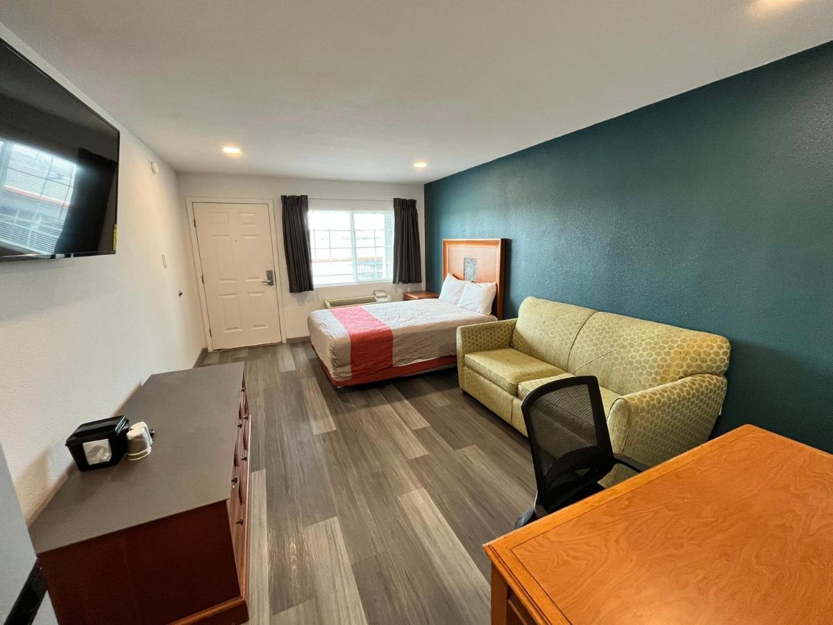 Town Place Studio Apartment Snyder ภายนอก รูปภาพ